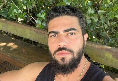A assessoria do cantor ressaltou que Henrique possui porte legal e a arma está devidamente registrada -  (crédito: Reprodução/Instagram)