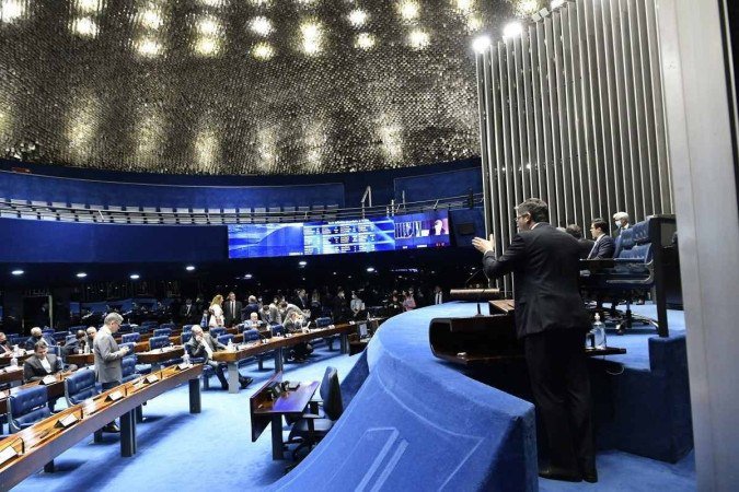 Senadores debatem o Projeto de Lei Complementar (PLP) 18/2022, que estabelece um teto para a cobrança do ICMS sobre combustíveis - (crédito: Waldemir Barreto/Agência Senado) Senadores debatem o Projeto de Lei Complementar (PLP) 18/2022, que estabelece um teto para a cobrança do ICMS sobre combustíveis - (crédito: Waldemir Barreto/Agência Senado)