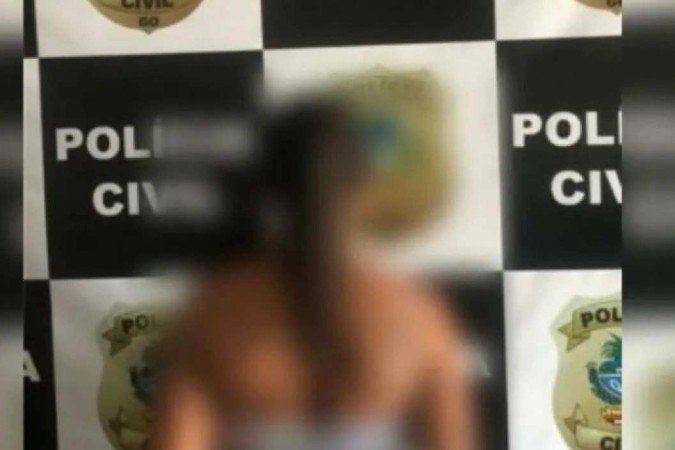 De acordo com a Polícia Civil, a criança estava em casa sozinha com o padrasto e a mãe, ao retornar, viu a cena de violência contra a filha - (crédito: Divulgação/Polícia Civil) De acordo com a Polícia Civil, a criança estava em casa sozinha com o padrasto e a mãe, ao retornar, viu a cena de violência contra a filha - (crédito: Divulgação/Polícia Civil)