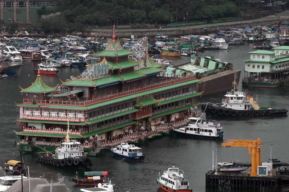 Famoso restaurante flutuante deixa Hong Kong após 50 anos   