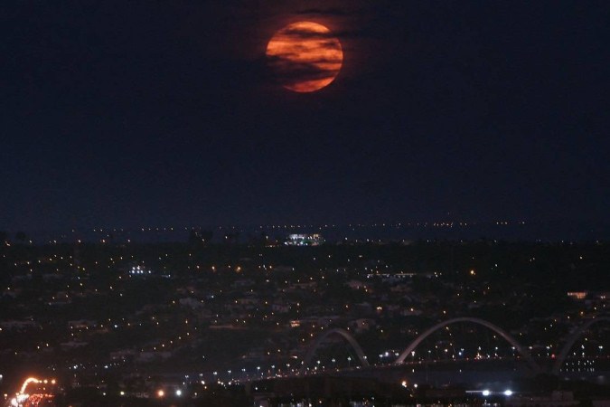 Fenômeno aparece no céu de Brasília e imagens viralizam nas redes