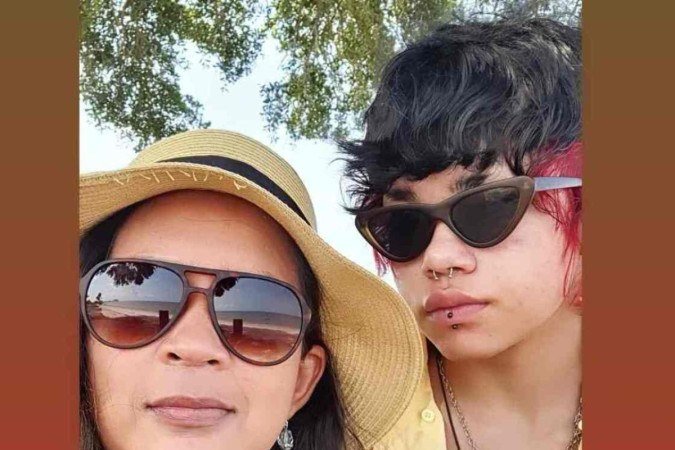 Azra Blum, estudante, e sua mãe, Adiane Martins.