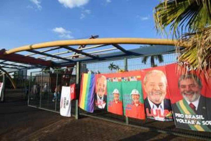 Lula e Alexandre Kalil (PSD), seu pré-candidato ao governo do estado estarão em um evento em Uberlândia hoje - (crédito: Leandro Couri/EM/DA press) Lula e Alexandre Kalil (PSD), seu pré-candidato ao governo do estado estarão em um evento em Uberlândia hoje - (crédito: Leandro Couri/EM/DA press)