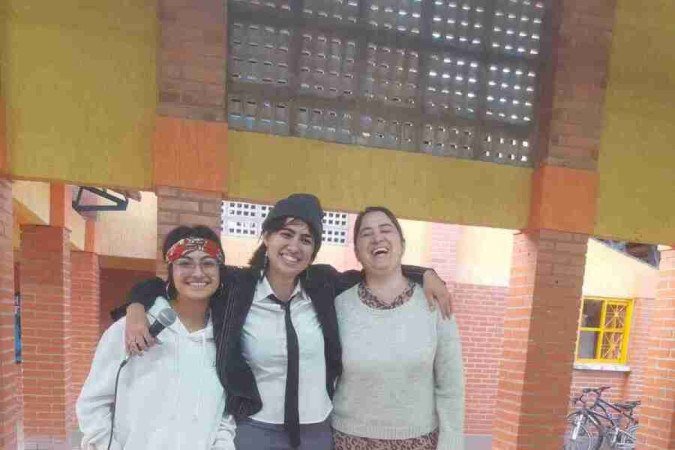 Nicolly Prado ladeada pela noiva e pela mãe: relacionamento em harmonia  