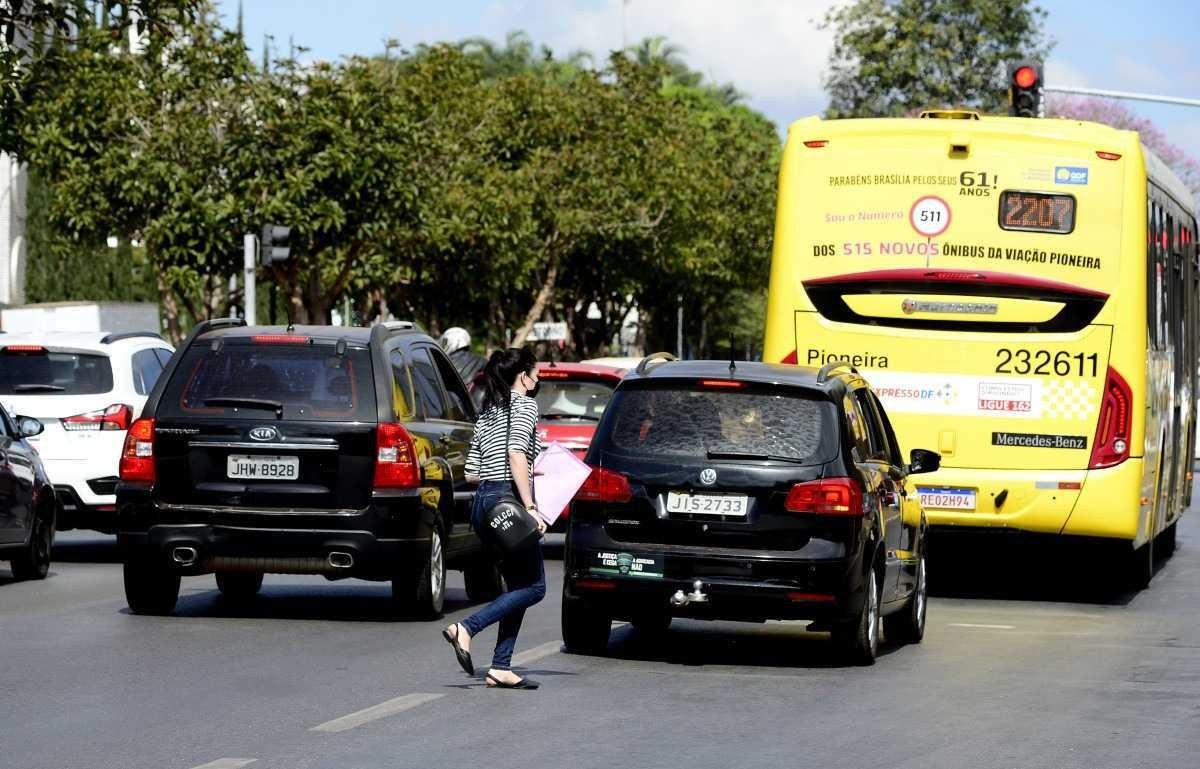 Mulher é atropelada e levada ao hospital com traumatismo craniano