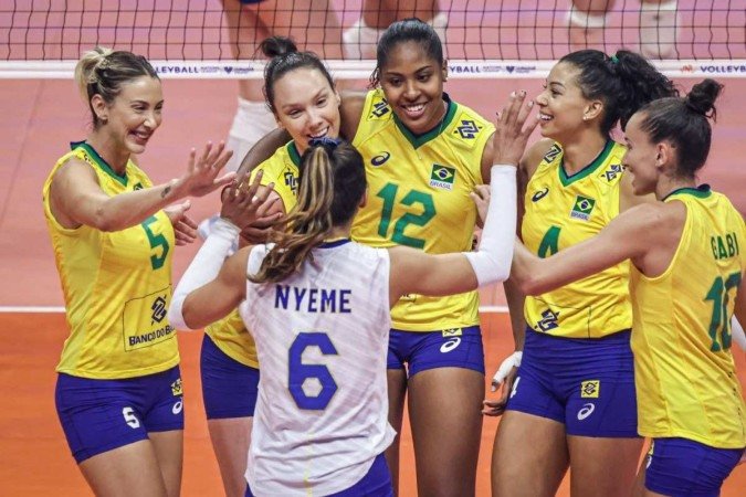 Brasileiras não tiveram dificuldade para vencer os dois primeiros sets. No terceiro, holandesas endureceram, mas não atrapalharam o triunfo