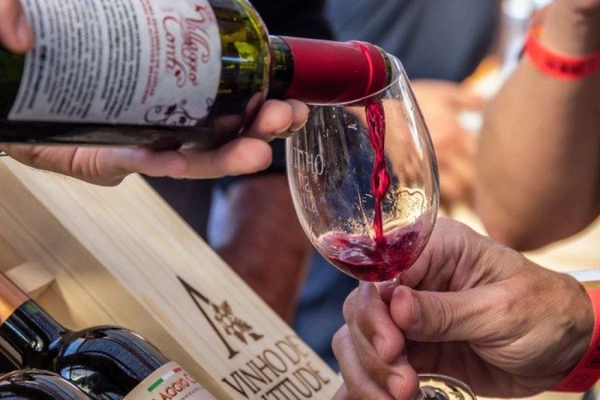 Mulher alega machismo por ter sido ignorada ao pedir vinho em restaurante - (crédito: Divulgação) Mulher alega machismo por ter sido ignorada ao pedir vinho em restaurante - (crédito: Divulgação)