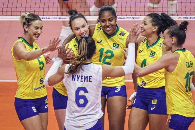 Brasileiras não tiveram dificuldade para vencer os dois primeiros sets. No terceiro, holandesas endureceram, mas não atrapalharam o triunfo