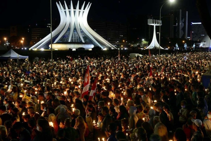 Momento de fé: veja fotos da celebração de Corpus Christi na Esplanada