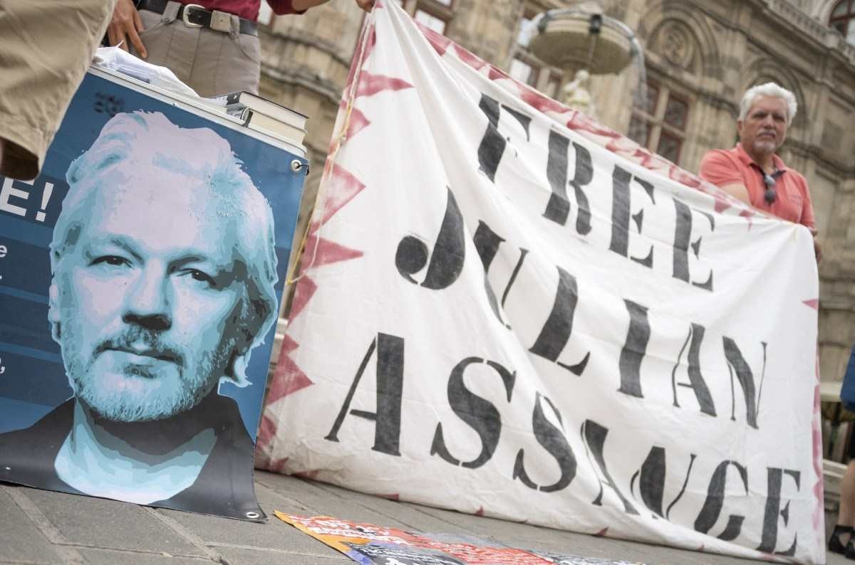 Sindicatos de jornalistas pedem a libertação de Julian Assange
