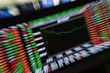 O Ibovespa caiu 1,43% ontem, encerrando a semana aos 127.829 pontos   -  (crédito: AFP / Nelson ALMEIDA)