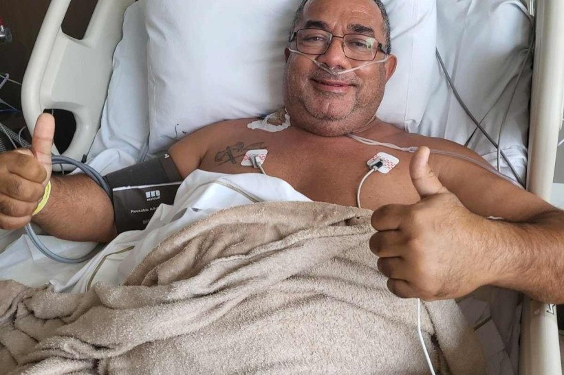 Pai de Anitta recebe alta após sofrer AVC e descobrir câncer no pulmão