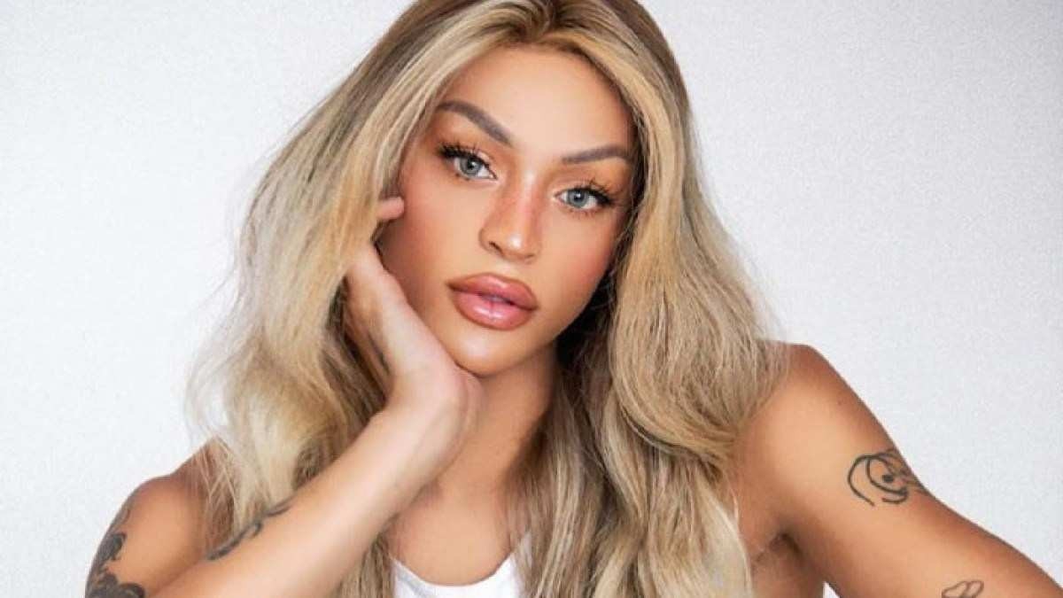 Pabllo Vittar surge só de fio-dental na piscina e Juliette dispara: 