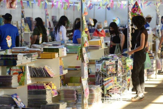  Livreiros comemoram retorno do público 
