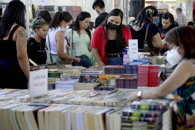 Livros de todos os gêneros estão disponíveis
