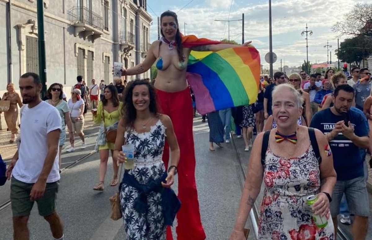 Parada Gay de Lisboa: manifestantes tomam as ruas contra preconceito