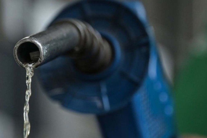 Gasolina para as distribuidoras ará de R$ 3,86 para R$ 4,06 por litro e o diesel, de R$ 4,91 para R$ 5,61 por litro - (crédito: Getty Images) Gasolina para as distribuidoras ará de R$ 3,86 para R$ 4,06 por litro e o diesel, de R$ 4,91 para R$ 5,61 por litro - (crédito: Getty Images)