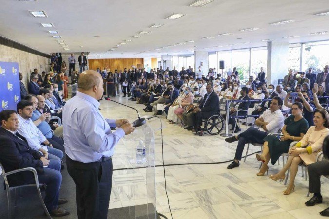 Cerimônia de entrega contou com a presença de católicos, evangélicos, espíritas e religiões de matriz africana. - (crédito: Renato Alves/Agência Brasília) Cerimônia de entrega contou com a presença de católicos, evangélicos, espíritas e religiões de matriz africana. - (crédito: Renato Alves/Agência Brasília)
