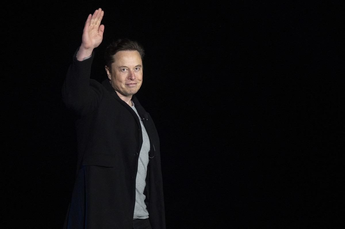 Filha trans de Musk quer mudar de nome para cortar vínculos com o pai