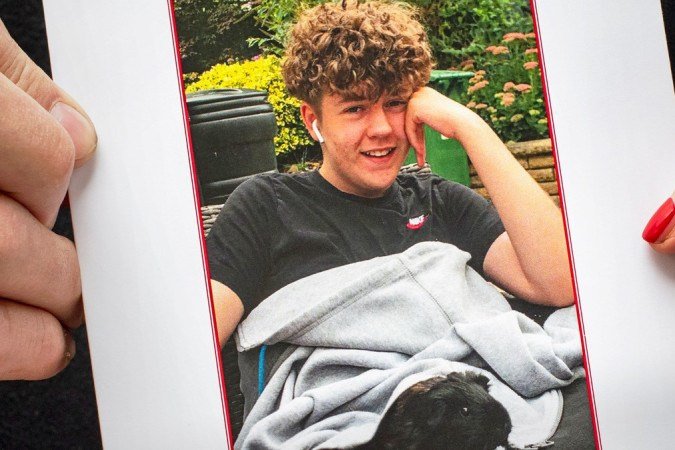 Olly Stephens foi 'caçado' online e esfaqueado por dois adolescentes - (crédito: Arquivo Pessoal) Olly Stephens foi 'caçado' online e esfaqueado por dois adolescentes - (crédito: Arquivo Pessoal)