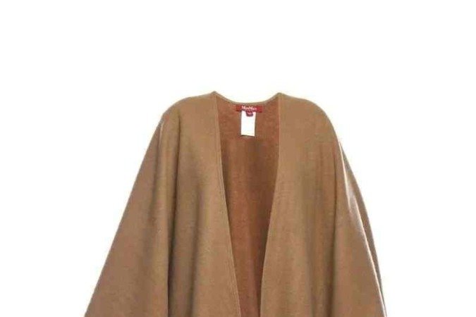 Poncho Studio Patroni, em lã, no Iguatemi 365 (R$ 4.970) -  (crédito:  Iguatemi/Divulgação)