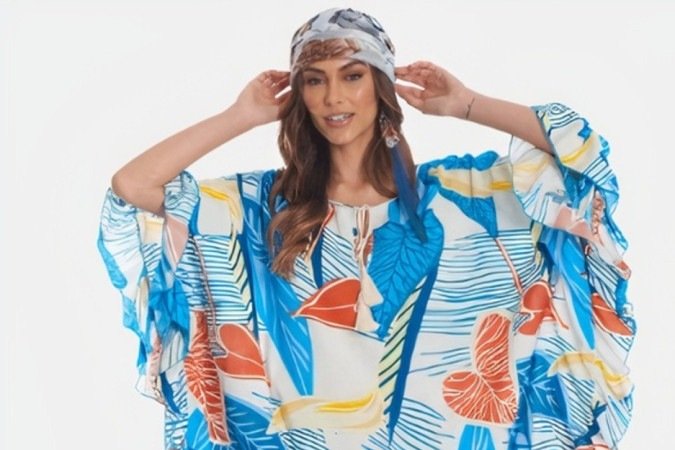 Bata Poncho com babados azul, da Renner (R$ 345)