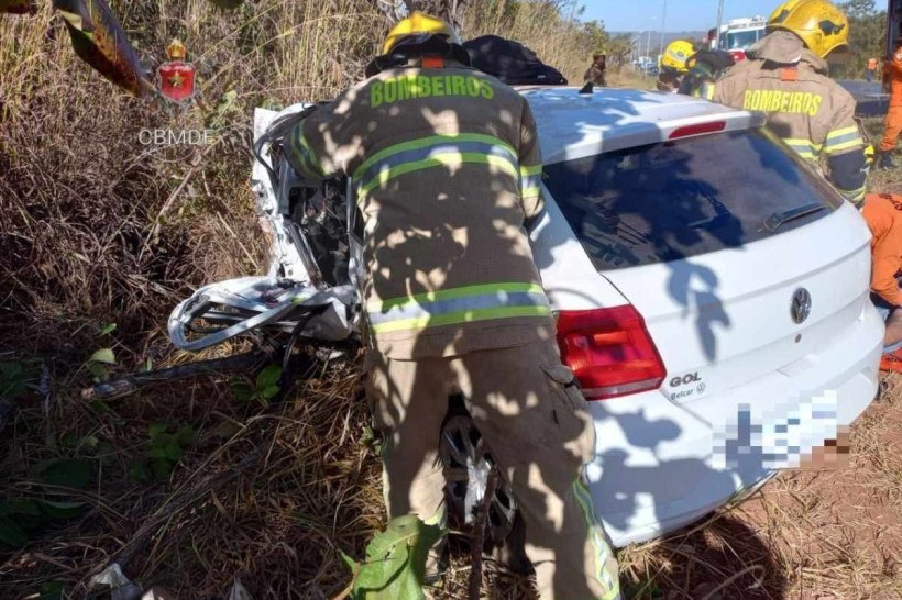 Uma pessoa morre e três ficam feridas em colisão frontal na DF-128