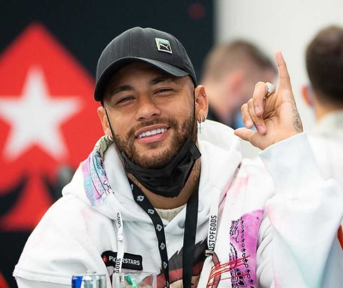 Neymar é comunicado pelo PSG de que não está mais nos planos do clube