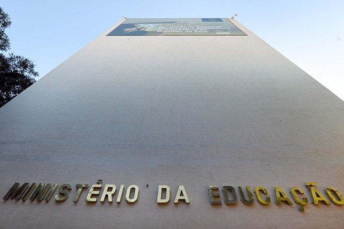 De acordo com nota assinada pela diretoria da Andifes, o novo corte da Educação inviabiliza o funcionamento das universidades federais - (crédito: Ed Alves/CB) De acordo com nota assinada pela diretoria da Andifes, o novo corte da Educação inviabiliza o funcionamento das universidades federais - (crédito: Ed Alves/CB)