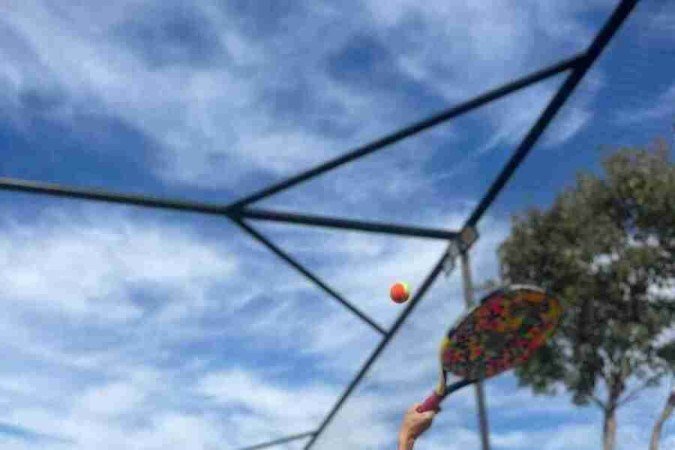  2022. Revista - Fitness - Esportes praticados no Lago Paranoa. Beach tennis.
      