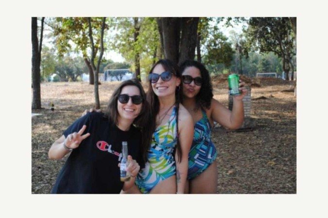 Katarina Macedo, Beatriz Maiorino e Daniela Toro, moradoras da república feminina. 