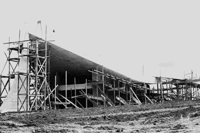 A pequena capela foi o primeiro templo em alvenaria a ser erguido na capital. Foi inaugurada antes mesmo de Brasília, em 1958