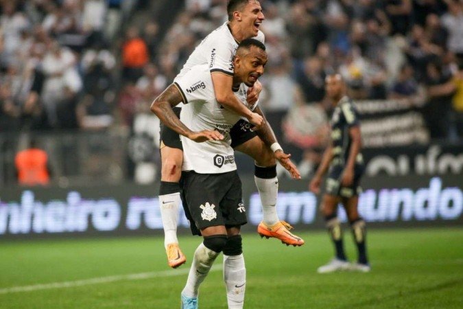 Alvinegro abriu confortáveis 4 x 0 na partida de ida contra o Santos