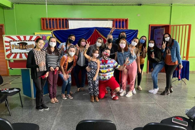 Escolas recebem show de Escolas recebem show de