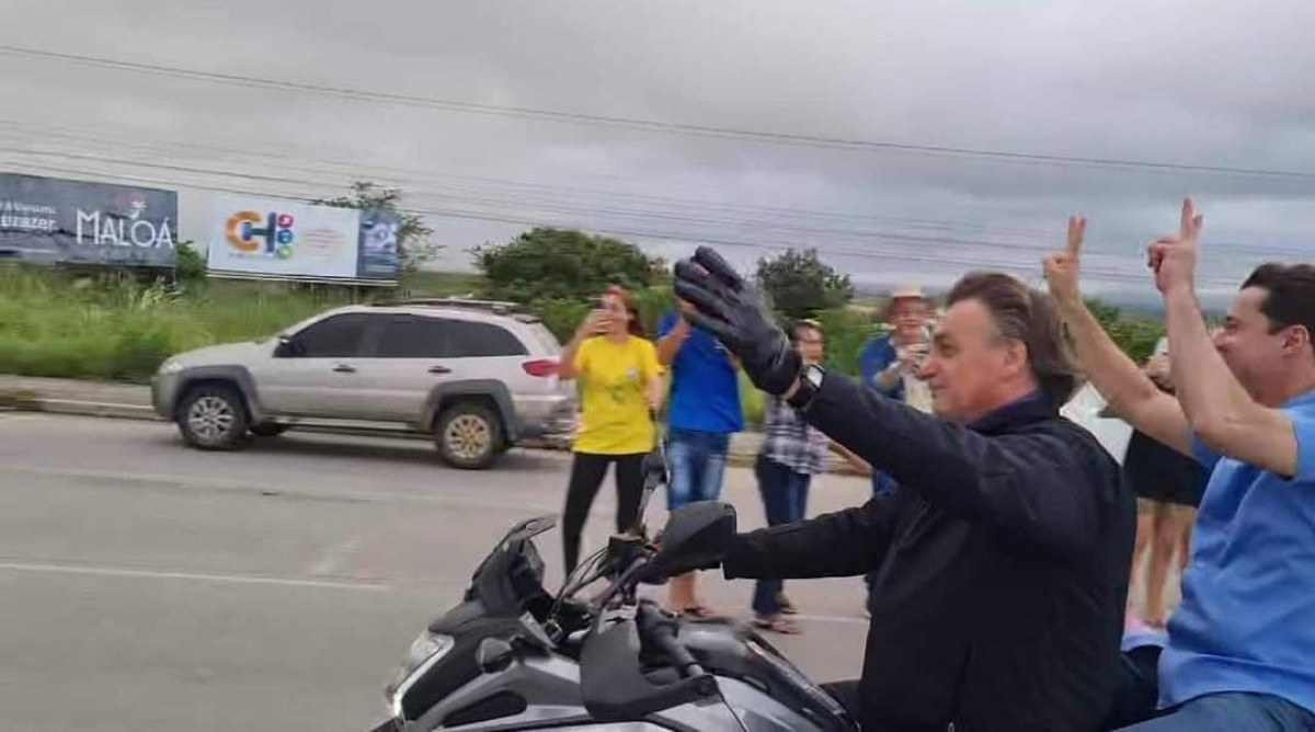 Em Caruaru, Bolsonaro participa de motociata e 