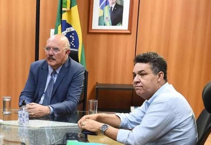 O pastor Arilton Moura e o ex-ministro da Educação Milton Ribeiro. -  (crédito: Luis Fortes/MEC)
