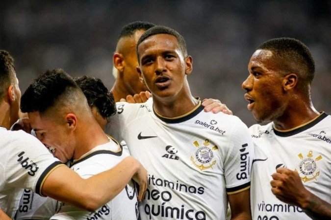 O zagueiro brasiliense Robert Renan foi muito elogiado após a vitória do Corinthians contra o Santos - (crédito: Rodrigo Coca/Agência Corinthians) O zagueiro brasiliense Robert Renan foi muito elogiado após a vitória do Corinthians contra o Santos - (crédito: Rodrigo Coca/Agência Corinthians)