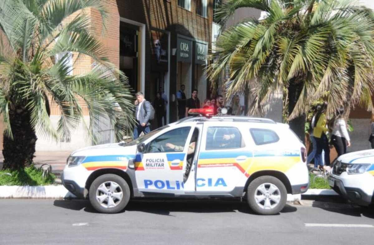 Policial penal é preso após agredir a companheira na frente da filha 