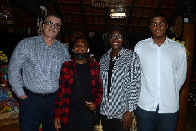 Embaixador do Gabão, Jacques Michel Moudoute-Bell, com Julie e os filhos,  Jean-Emmanuel e Jacques-Michel