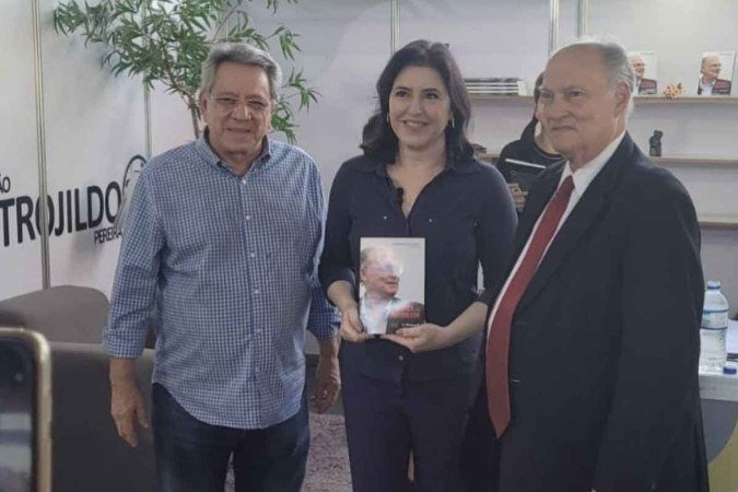 Descrição: Senadora Simone Tebet (MDB-MS) com o ex-deputado Tadeu Filippelli e o presidente nacional do Cidadania, Roberto Freire

Crédito: Instagram