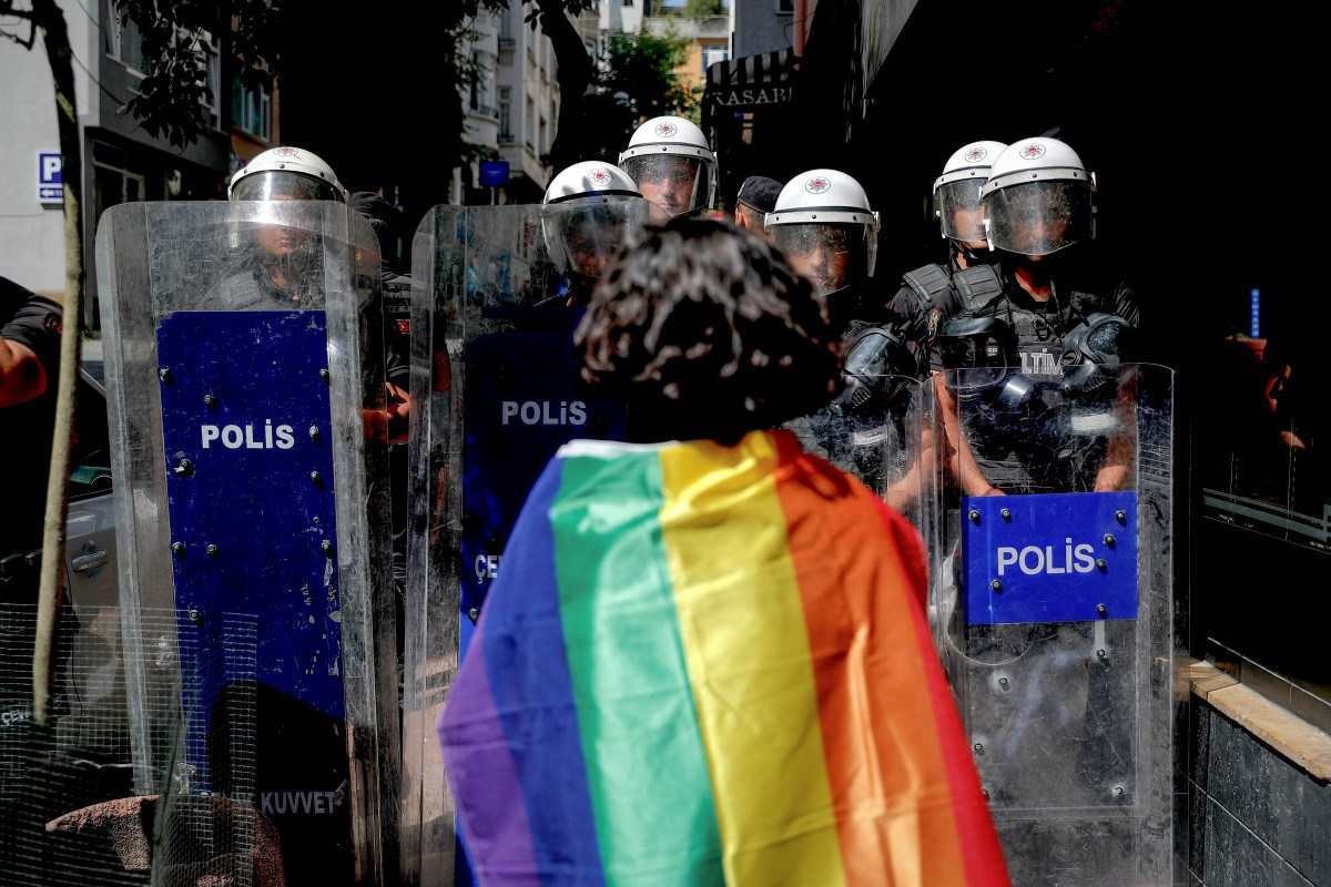 Mais de 150 pessoas são presas em desfile do Orgulho LGBTQIA+ em Istambul