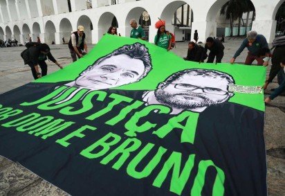 Manifestantes se reuniram na Lapa, no Rio, em 26 de junho de 2022, para protestar contra o assassinato de Bruno Araújo e Dom Phillips - (crédito: LUCIOLA VILLELA) Manifestantes se reuniram na Lapa, no Rio, em 26 de junho de 2022, para protestar contra o assassinato de Bruno Araújo e Dom Phillips - (crédito: LUCIOLA VILLELA)