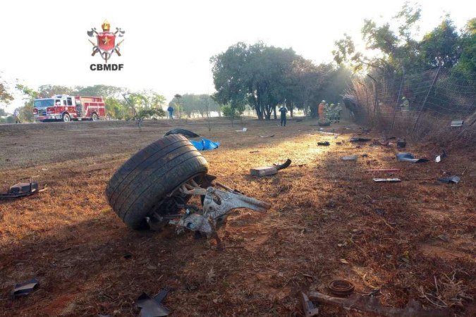 Capotamento de Porsche na via de acesso ao Palácio do Jaburu.