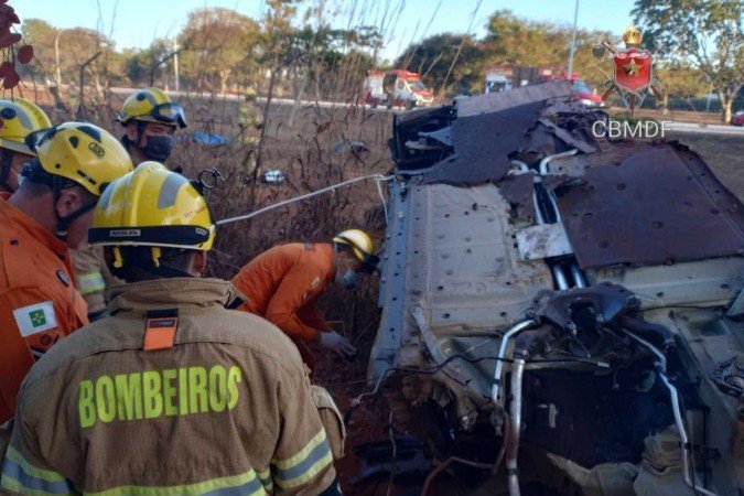 Capotamento de Porsche na via de acesso ao Palácio do Jaburu.