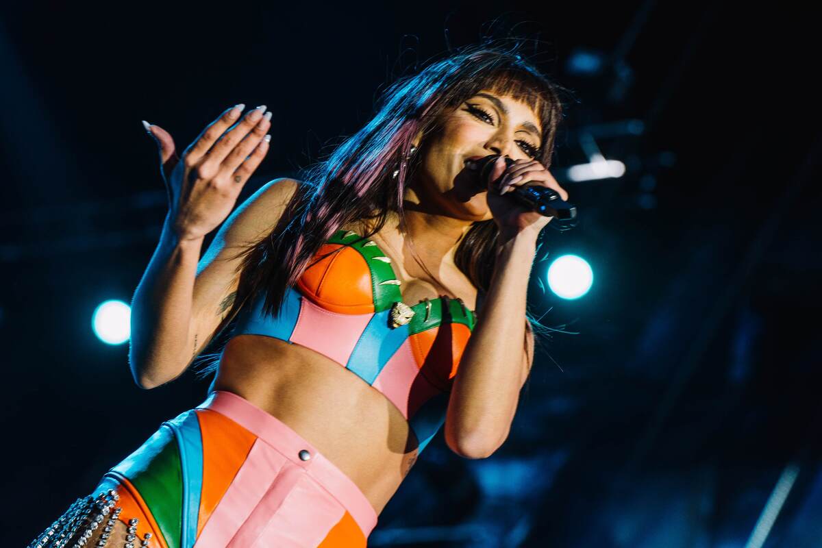 Para o último dia da atração, a cantora brasileira, Anitta, esbanjou cultura tupiniquim -  (crédito: Reprodução/Twitter/@rockinriolisboa)