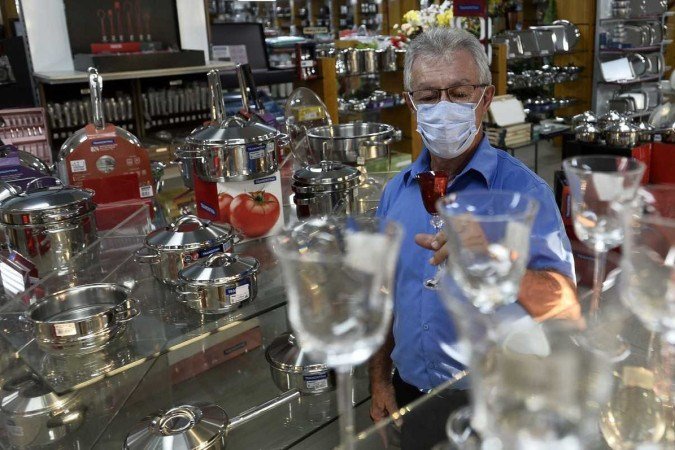  27/06/2022. Cr..dito: Minervino J..nior/CB/D.A Press. Brasil.  Brasilia - DF. Reaquecimento nas vendas do com..rcio.  Francisco Fontenele Frota - gerente Pioneira da Borracha.
    