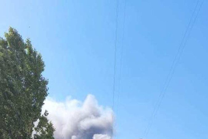 Vista da janela do prédio onde vive Oksana Guida, chefe do Centro Anticorrupção Kremenchuk, a 2km do local atingido 