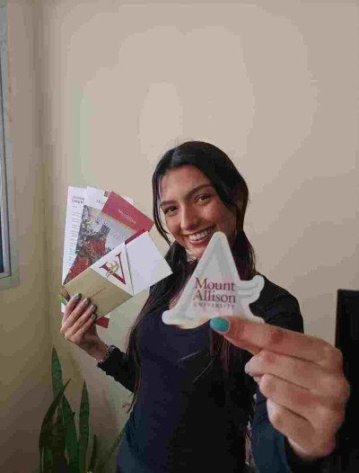 Gabrielle foi aprovada em quatro universidades do Canadá e conta com ajuda de vaquinha para conseguir viajar