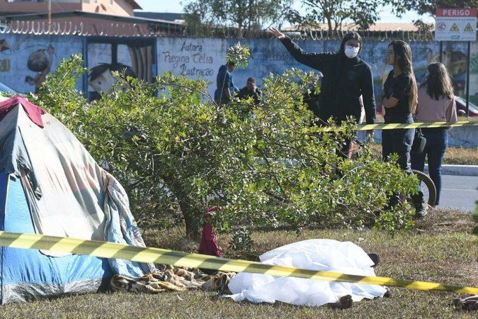  28/06/2022. Crédito: Ed Alves/CB/D.A Press. Brasil. Brasília - DF. Cidades. Mulher é assassinada e corpo abandonado às margens da Estrutural. 