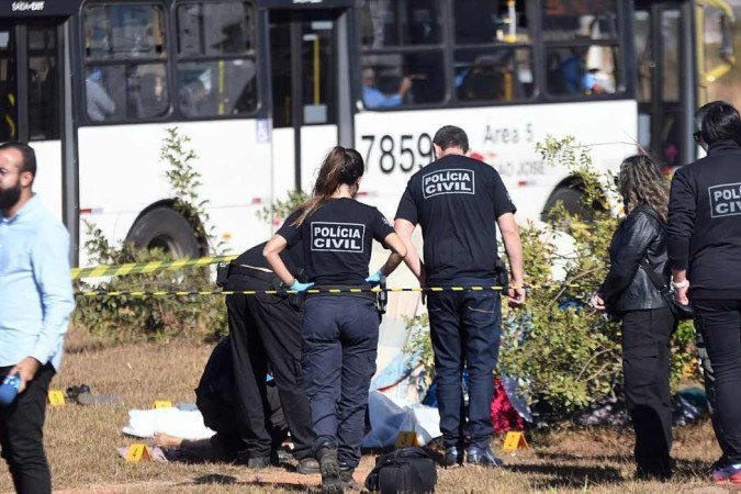 Mulher foi assassinada e teve o corpo abandonado às margens da Estrutural - (crédito: Ed Alves/CB) Mulher foi assassinada e teve o corpo abandonado às margens da Estrutural - (crédito: Ed Alves/CB)